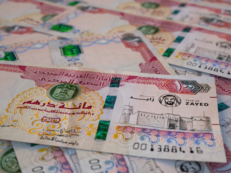 Рубль дирхам курс на сегодня в дубае. Абу Даби валюта. Валюта Объединенных арабских Эмиратов. Дирхамы ОАЭ. Дубайские дирхамы упаковка.