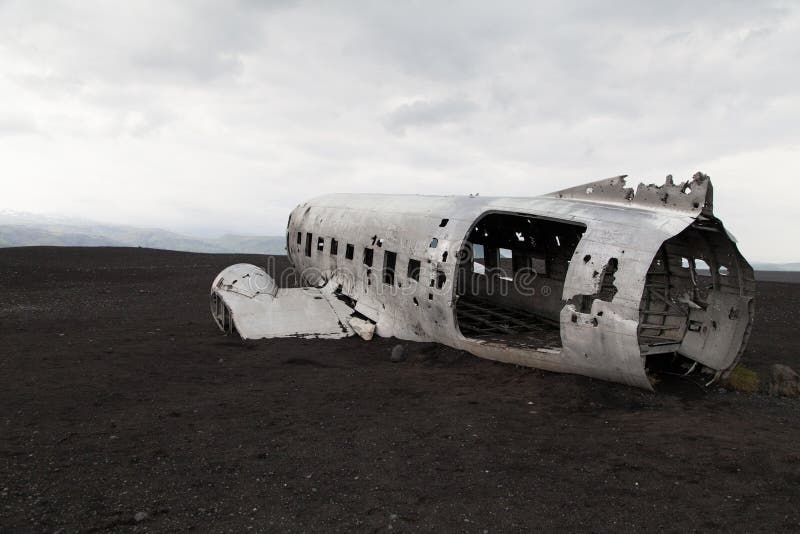 On November 24, 1973, a US Navy Douglas Super DC-3 was forced into an emergency landing on the remote beach of SÃ³lheimasandur in southwestern Iceland. All the crew survived the impact and managed to escape, but the plane was abandoned on the spot. On November 24, 1973, a US Navy Douglas Super DC-3 was forced into an emergency landing on the remote beach of SÃ³lheimasandur in southwestern Iceland. All the crew survived the impact and managed to escape, but the plane was abandoned on the spot