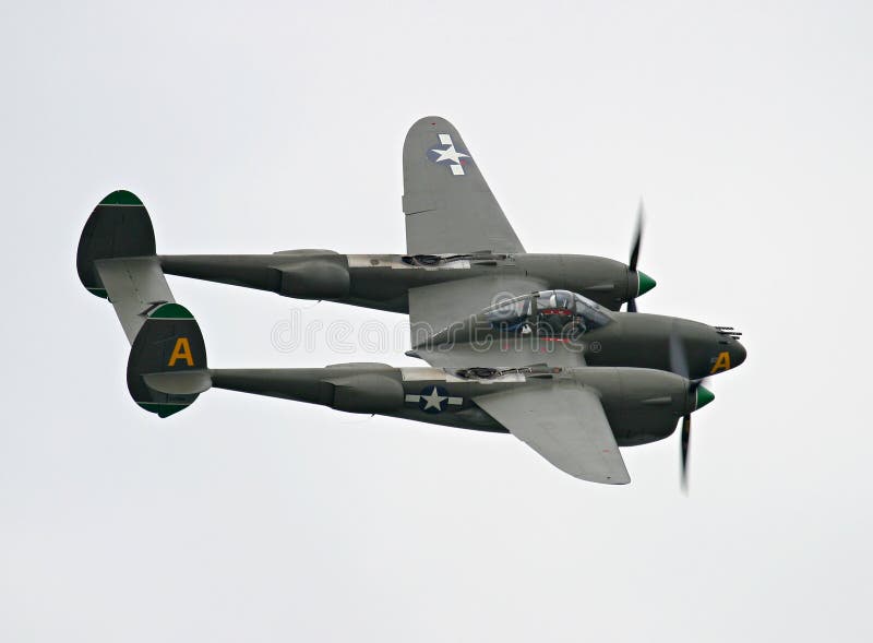 Aereo di combattimento del lampo P-38 fotografia stock libera da diritti Aereo di combattimento del lampo P-38 fotografia stock libera da diritti