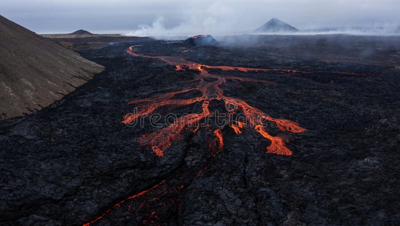Aereriskt panoramatiskt synfält av vulkanutbrottet litlihrutur hill royaltyfri fotografi