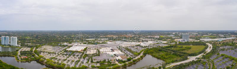 Aerial tour Sawgrass Mills Outlet Mall, Stock Video