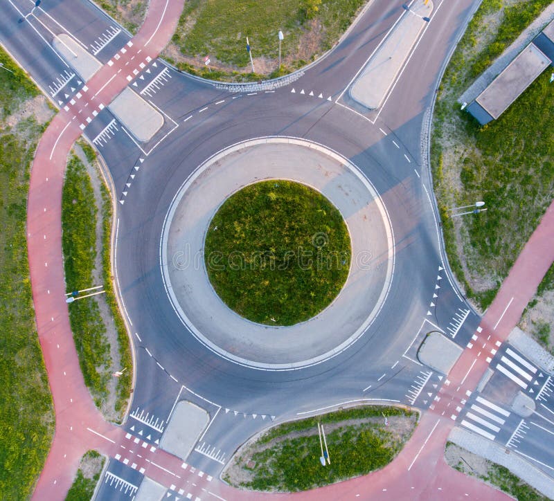 Aerial shot of a roundabout surrounded by greenery under the sunlight at daytime royalty free stock photography