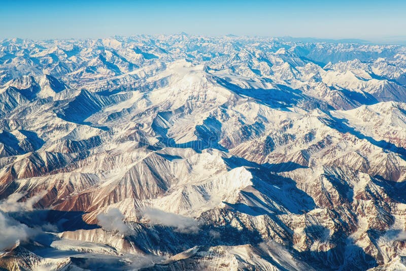 Горные массивы анд вблизи. Перу горы снег. Горы Анды с облаками. The Himalayas, the Andes. Гималаи аппалачи анды