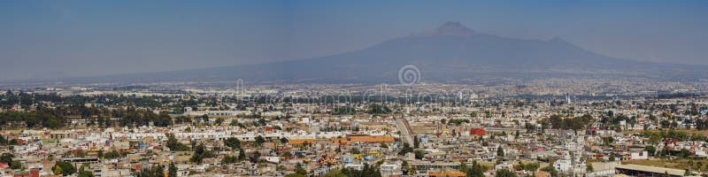 Ráno letecký pohľad panoráma mesta z hora, mexiko.