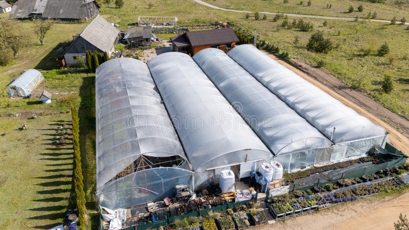 Vista aérea de complejo de invernaderos