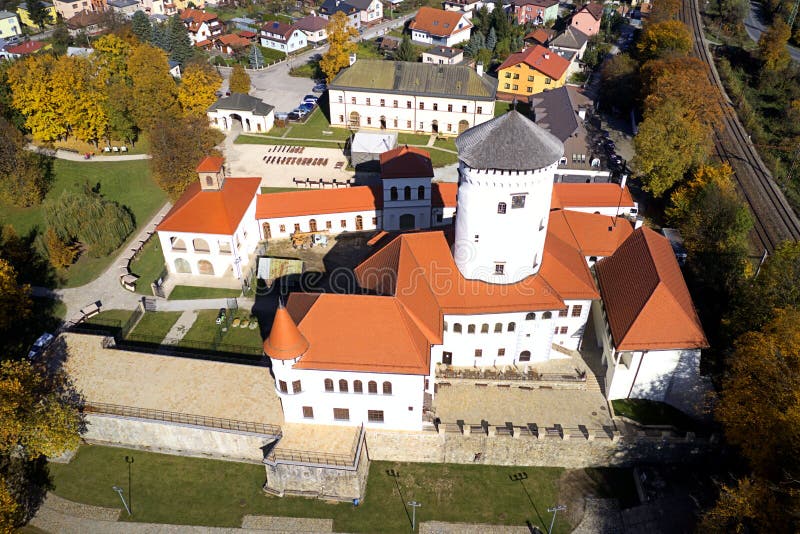 Letecký pohled na středověký hrad Budatín