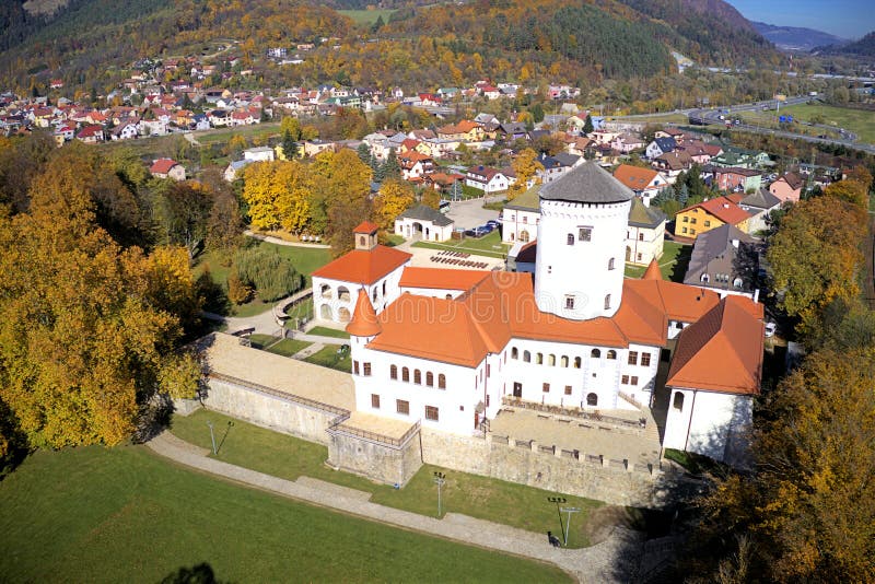 Letecký pohled na středověký hrad Budatín