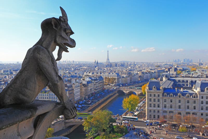 Vista aérea de París la ciudad, la Torre a un rio sobre el de dama catedral.