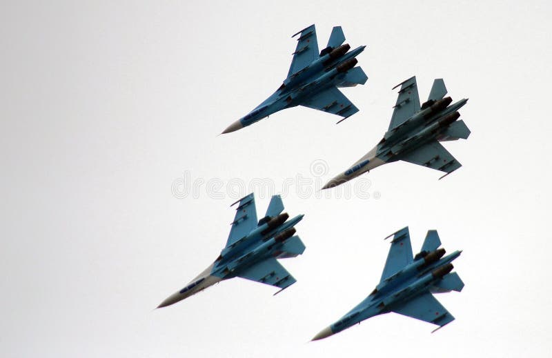 Aerobatic lagFalcons av Ryssland på nivåer Su-27 arkivfoto Aerobatic lagFalcons av Ryssland på nivåer Su-27 arkivfoto