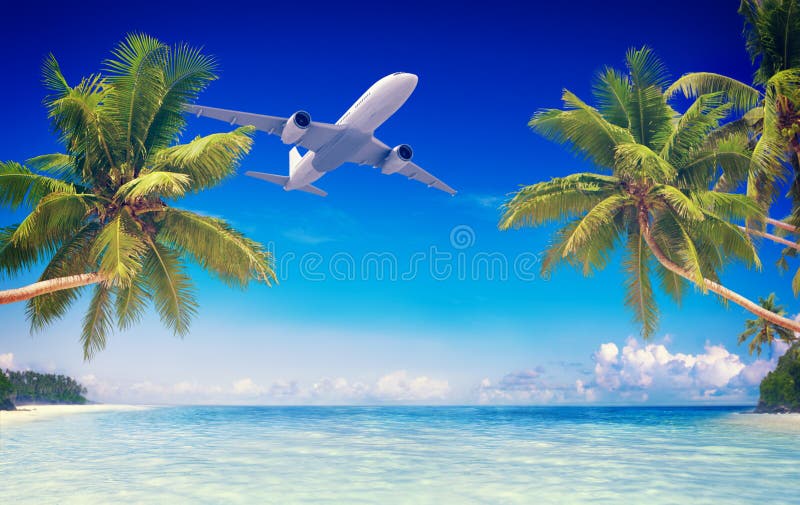 Aeroplano che sorvola concetto tropicale di viaggio della spiaggia