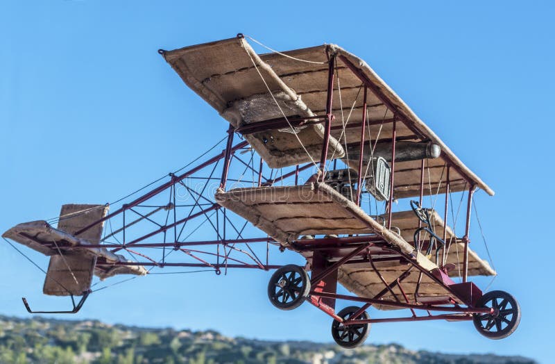 Aeroplano di modello del biplano d'annata fotografie stock Aeroplano di modello del biplano d'annata fotografie stock