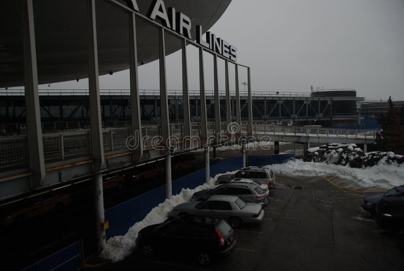 Dentro Do Terminal 4 Da Linha Aérea Do Delta No Aeroporto Internacional De  JFK Em New York Foto de Stock Editorial - Imagem de pista, colosso: 85463488