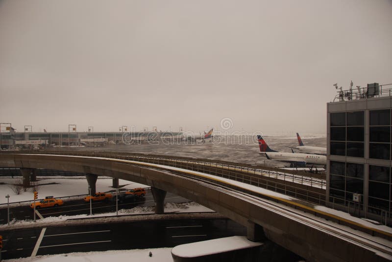 Aeroporto de JFK após uma tempestade imagens de stock Aeroporto de JFK após uma tempestade imagens de stock