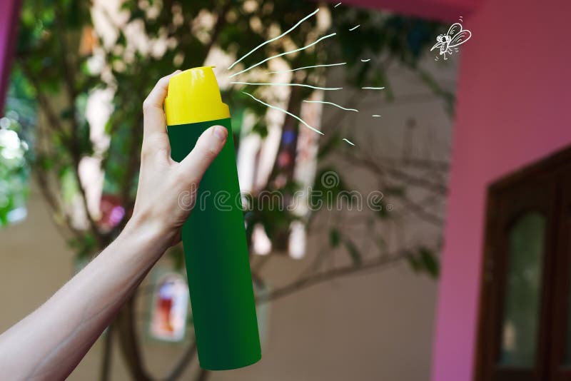 Aerosol in der Hand für Tötungsmoskito stockbild Aerosol in der Hand für Tötungsmoskito stockbild