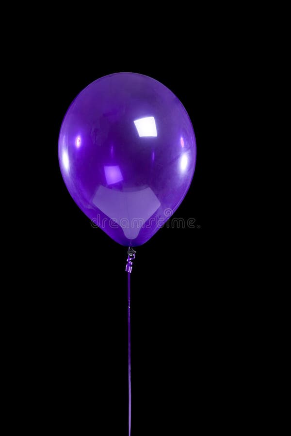 Aerostato viola del partito sul nero fotografia stock libera da diritti Aerostato viola del partito sul nero fotografia stock libera da diritti