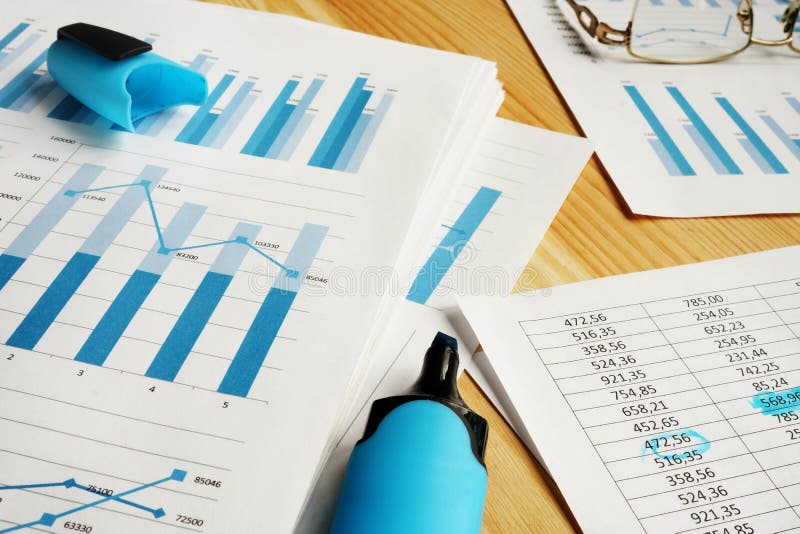 Aff?rsbed?mning Finansiella rapporter för att revidera arkivbilder Aff?rsbed?mning Finansiella rapporter för att revidera arkivbilder