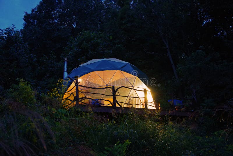 Affitto della cupola geodetica da Airbnb in Ridge Mountains blu della Nord Carolina Casa minuscola con la bella decorazione dell'