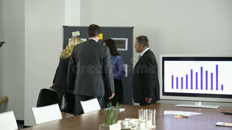 Affärsfolk som möter i konferensrum