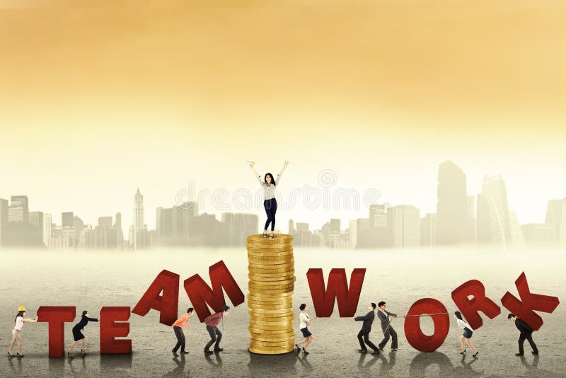 Affärsfolk som skapar ord av teamwork royaltyfri bild Affärsfolk som skapar ord av teamwork royaltyfri bild