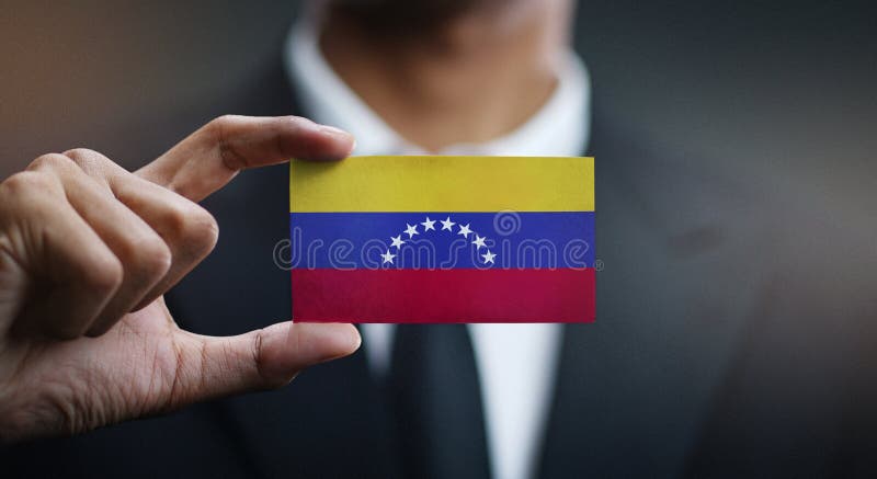 Affärsman Holding Card av den Venezuela flaggan royaltyfria foton Affärsman Holding Card av den Venezuela flaggan royaltyfria foton