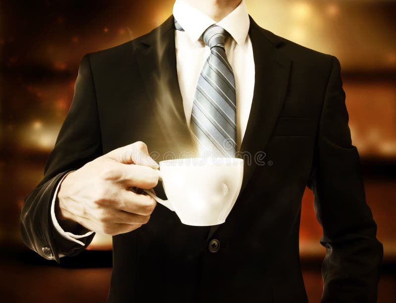 Affärsman som rymmer en kopp kaffe arkivfoto Affärsman som rymmer en kopp kaffe arkivfoto