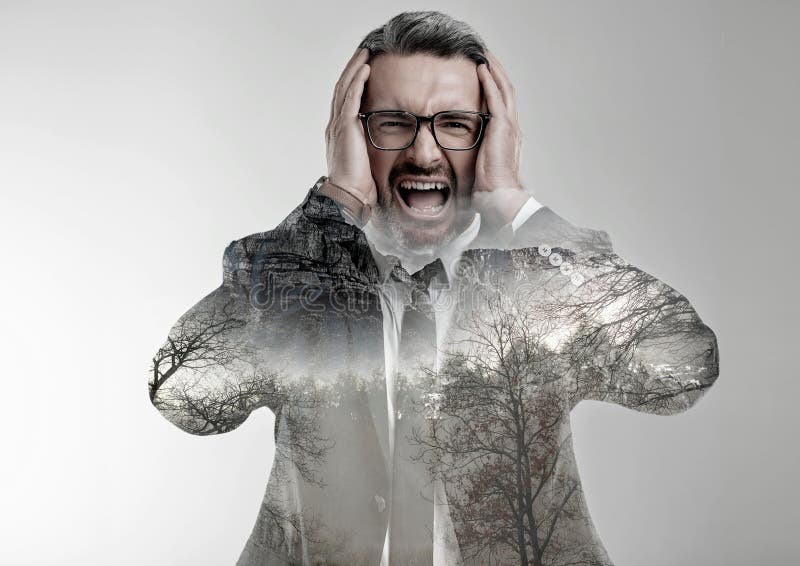 Affärsmanlig dubbelexponering och stress med skriande oro och oro för avskogning i studio. företagare fotografering för bildbyråer