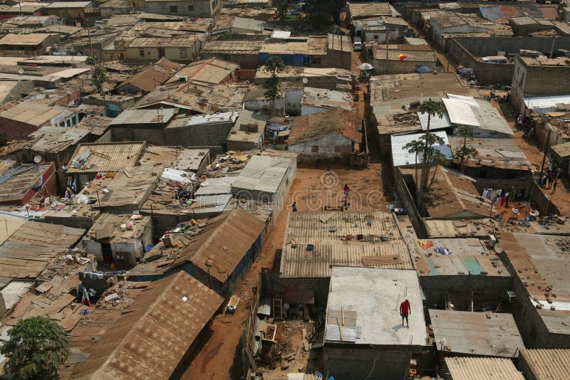 Chudobnej štvrti Luanda (mesto Angola)