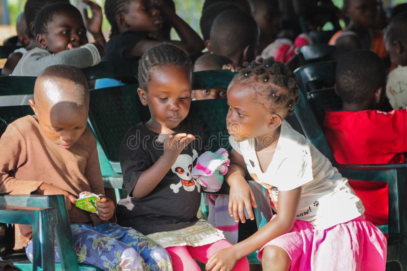 African Little Children Playing with Wheels Editorial Image - Image of  playing, fence: 116521095