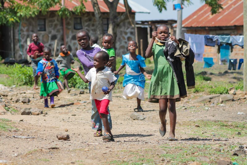 African Little Children Playing with Wheels Editorial Image - Image of  playing, fence: 116521095