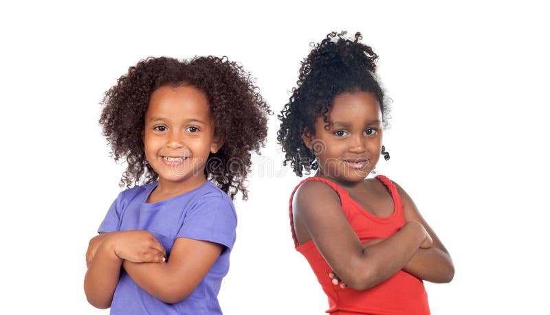 Sorelle africane bambini isolato a sfondo bianco.