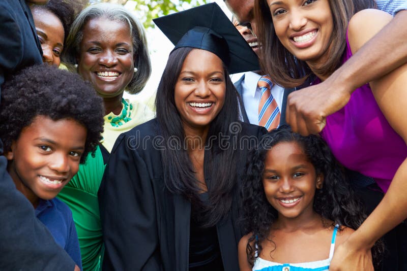 Afrikansk amerikanstudent Celebrates Graduation arkivfoto Afrikansk amerikanstudent Celebrates Graduation arkivfoto