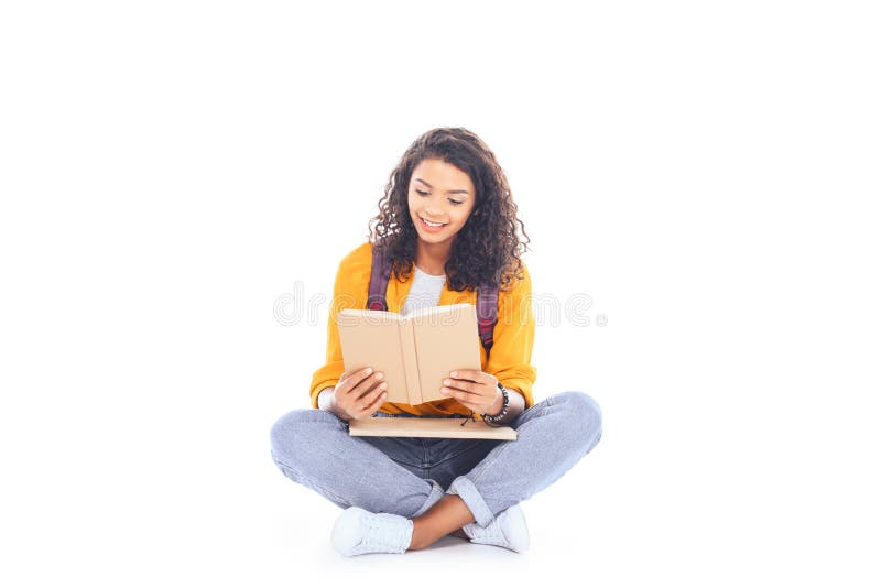 afrikansk amerikanstudent med ryggsäckläseboken arkivbilder afrikansk amerikanstudent med ryggsäckläseboken arkivbilder