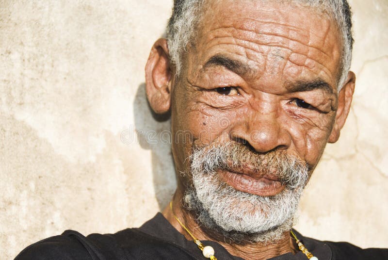 afrikansk manpensionär fotografering för bildbyråer afrikansk manpensionär fotografering för bildbyråer