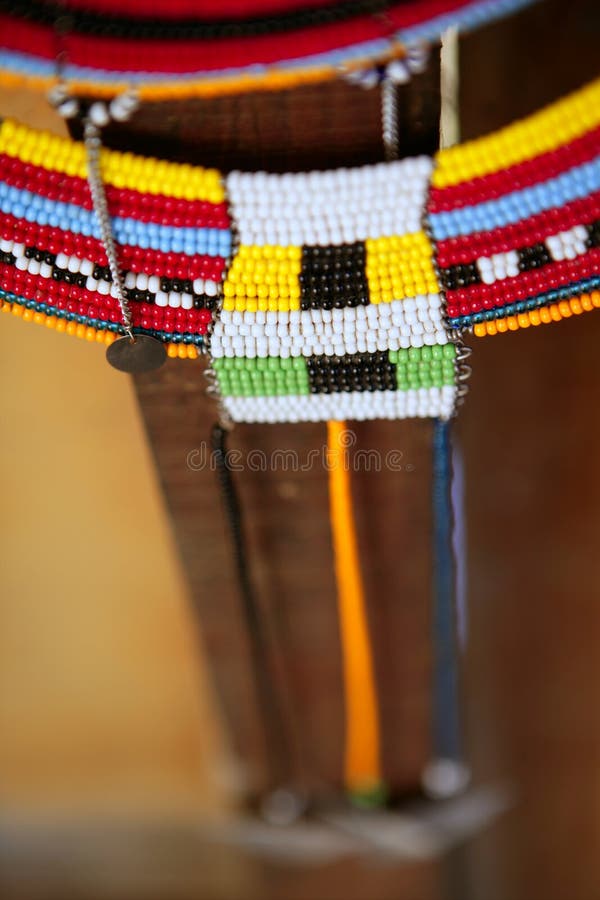 afrikanska färgrika etniska smyckenhalsband fotografering för bildbyråer afrikanska färgrika etniska smyckenhalsband fotografering för bildbyråer