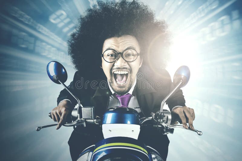 Afro biznesmen ściga się w rywalizaci zdjęcie royalty free Afro biznesmen ściga się w rywalizaci zdjęcie royalty free