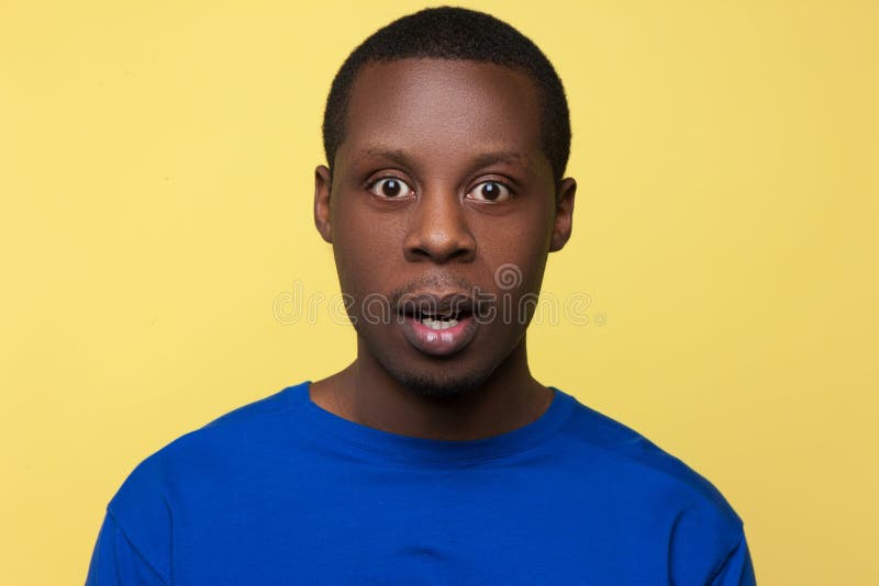 Afroamericano stupito Emozione di sorpresa fotografie stock libere da diritti Afroamericano stupito Emozione di sorpresa fotografie stock libere da diritti