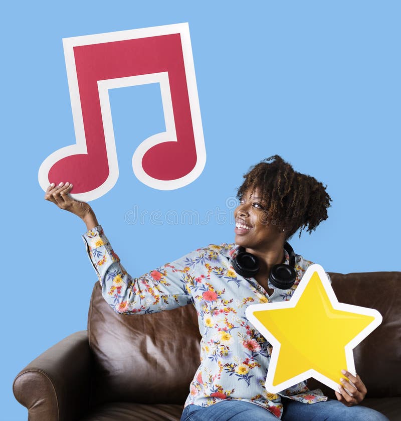 Afroamerikanerfrau, die eine musikalische Anmerkung hält stockfoto Afroamerikanerfrau, die eine musikalische Anmerkung hält stockfoto