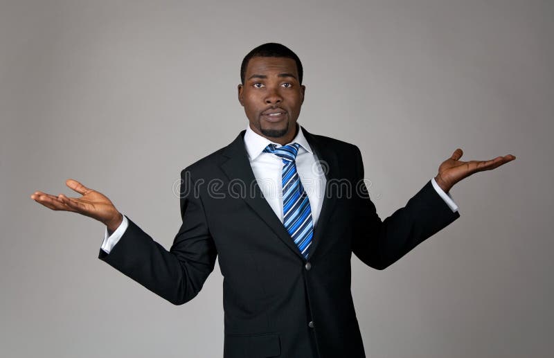 Afroamerikanergeschäftsmann, der verwirrt schaut stockbild
