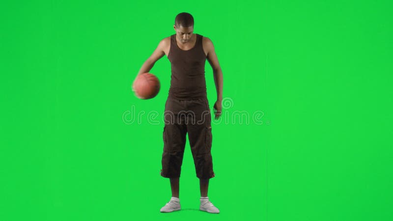 Afroe-amerikanisch Basketball-Spieler-Gesamtlänge gegen grünen Schirm