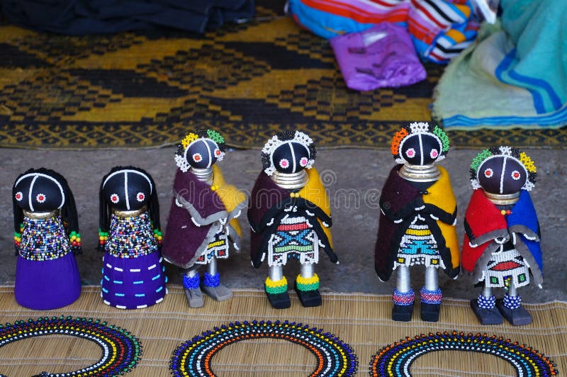 Afrykańskie unikalne gałganiane lale w tradycyjny handmade odziewają dla sel
