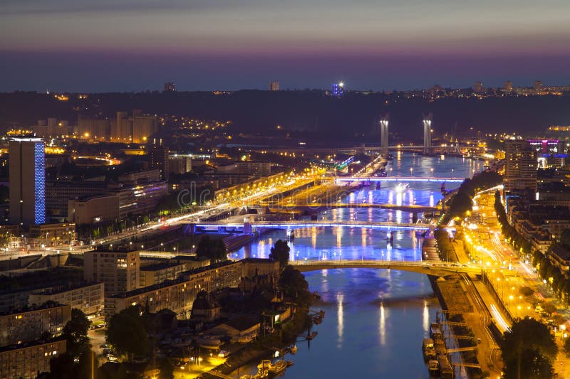 Aftonsikt på Seine River i Rouen royaltyfria foton