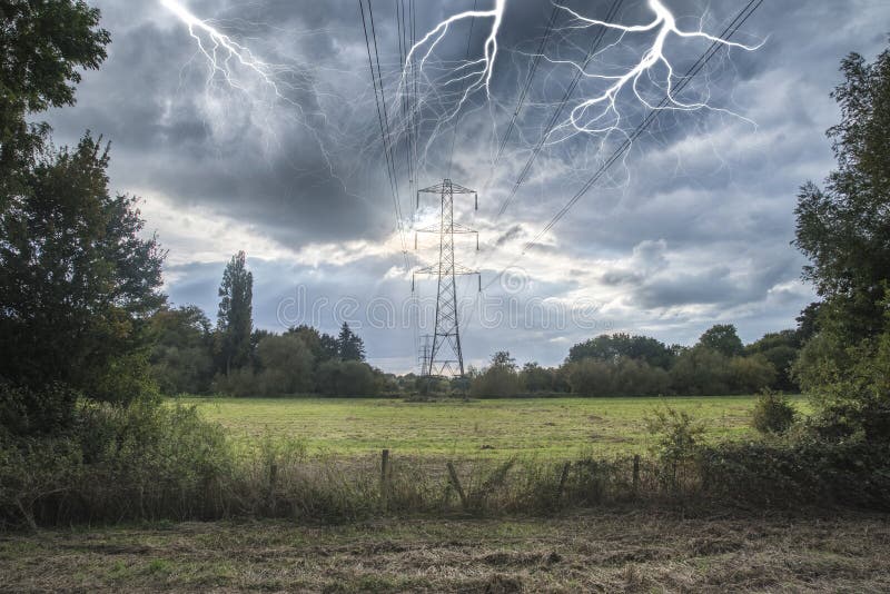 Afwisselend het landschapsbeeld van het zonnemachtsconcept van bliksemhitti royalty-vrije stock foto's Afwisselend het landschapsbeeld van het zonnemachtsconcept van bliksemhitti royalty-vrije stock foto's