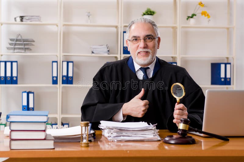 Возраст юриста