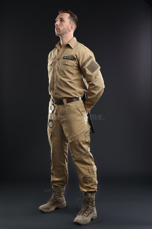 Agente de segurança masculino In Uniform