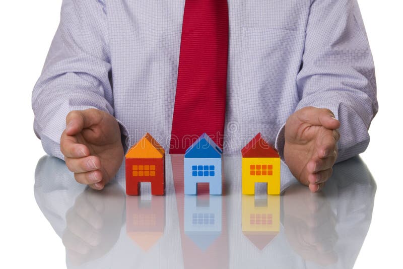 Agente inmobiliario que muestra casas foto de archivo libre de regalías Agente inmobiliario que muestra casas foto de archivo libre de regalías