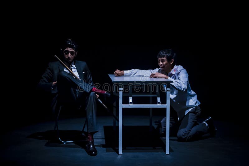 Agera i mörk studio. Short+Sweet-teater (21 Oktober - 1 November 2015)