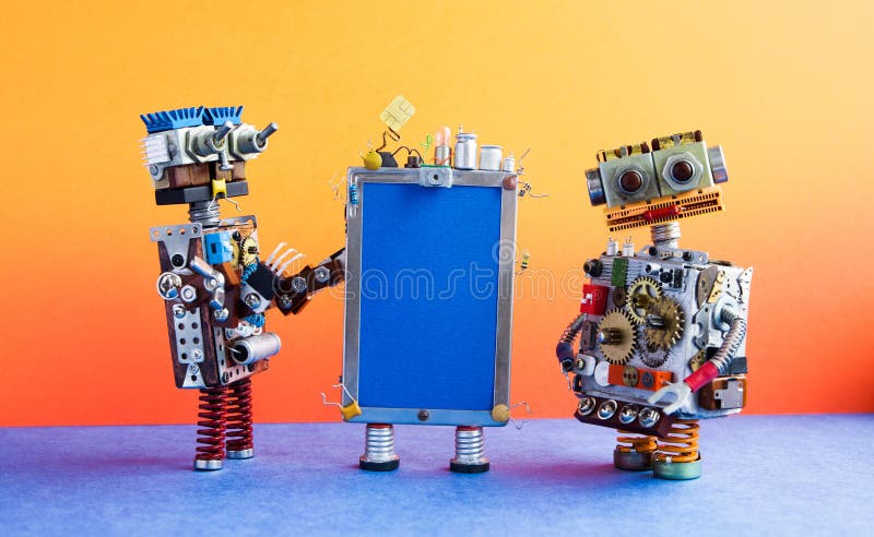 Aggeggio e robot mobili dello smartphone Caratteri robot divertenti del giocattolo, dispositivo creativo del telefono di touch sc fotografia stock Aggeggio e robot mobili dello smartphone Caratteri robot divertenti del giocattolo, dispositivo creativo del telefono di touch sc fotografia stock