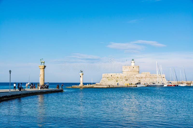 Aghios Nikolaos fästningfort av St Nicholas, Rhodes, Grekland royaltyfria bilder Aghios Nikolaos fästningfort av St Nicholas, Rhodes, Grekland royaltyfria bilder