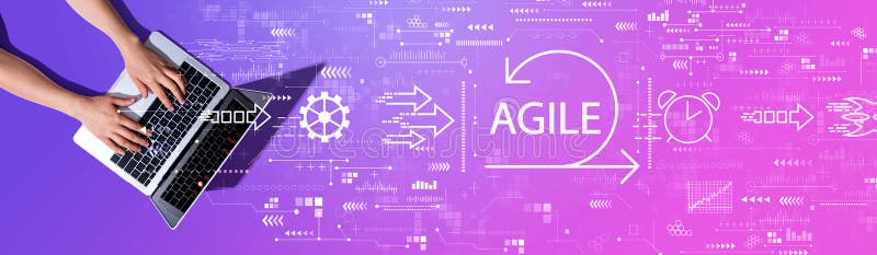 Agile-koncept med en kvinna som använder en bärbar dator arkivbild