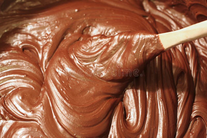 Mexendo Fudge de Chocolate imagens de stock royalty free